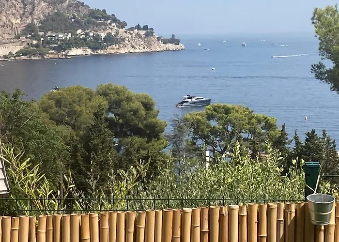 Un Coin De Paradis Avec Vue Mer Et Jardin