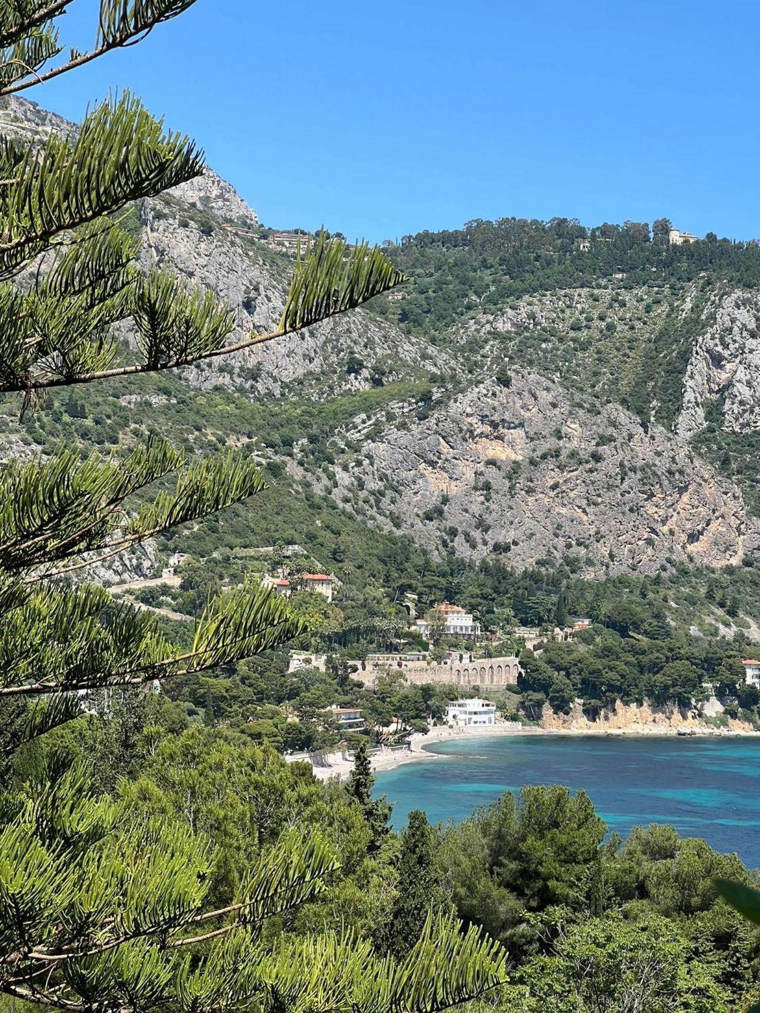 Un Coin De Paradis Avec Vue Et Jardin